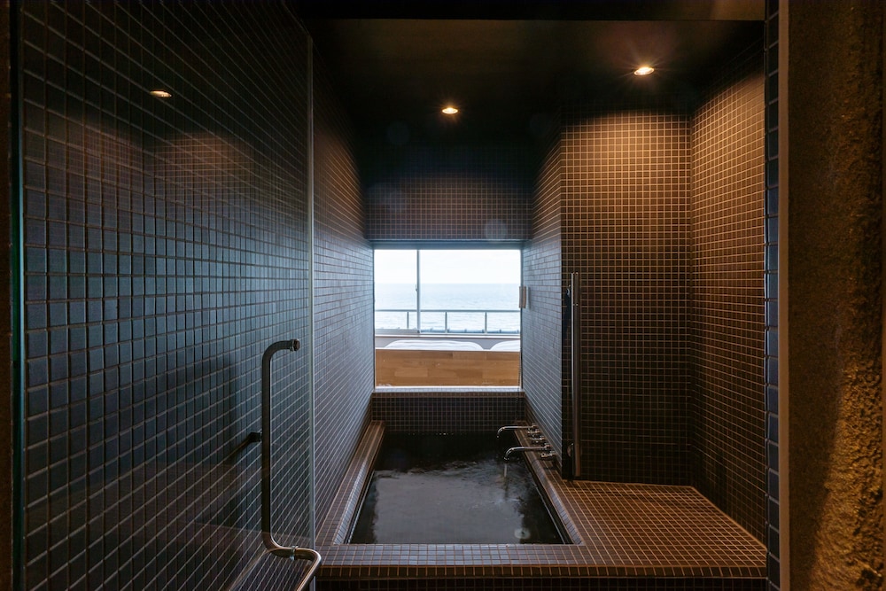 デザイン ツインルーム 2 ベッドルーム 禁煙 シービュー バスルーム0 | KAMEYA HOTEL