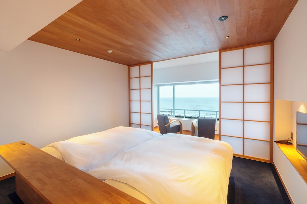 デザイン ツインルーム 2 ベッドルーム 禁煙 シービュー ビーチ / オーシャン ビュー0 | KAMEYA HOTEL