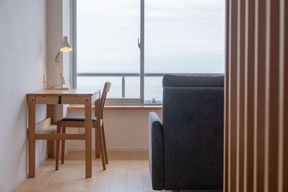 デザイン ダブルルーム クイーンベッド 1 台 禁煙 シービュー 客室1 | KAMEYA HOTEL