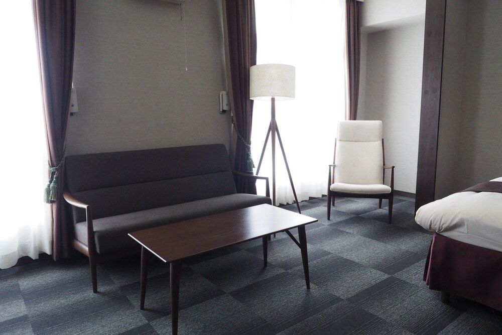 [本館] デラックスルーム / バス·トイレ付 / 禁煙 / WiFi接続可 客室3 | 国民宿舎小豆島