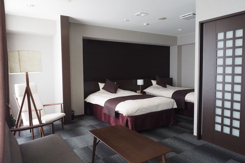 [本館] デラックスルーム / バス·トイレ付 / 禁煙 / WiFi接続可 | 国民宿舎小豆島