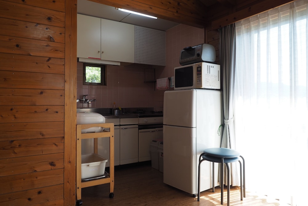 [別荘タイプ] ファミリーロッジ / キッチン·バス·トイレ付 / 禁煙 / WiFi有 客室1 | 国民宿舎小豆島