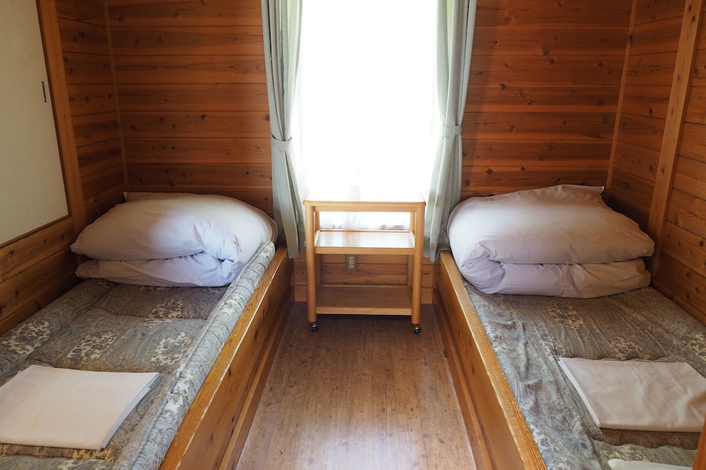 [別荘タイプ] ファミリーロッジ / キッチン·バス·トイレ付 / 禁煙 / WiFi有 客室3 | 国民宿舎小豆島