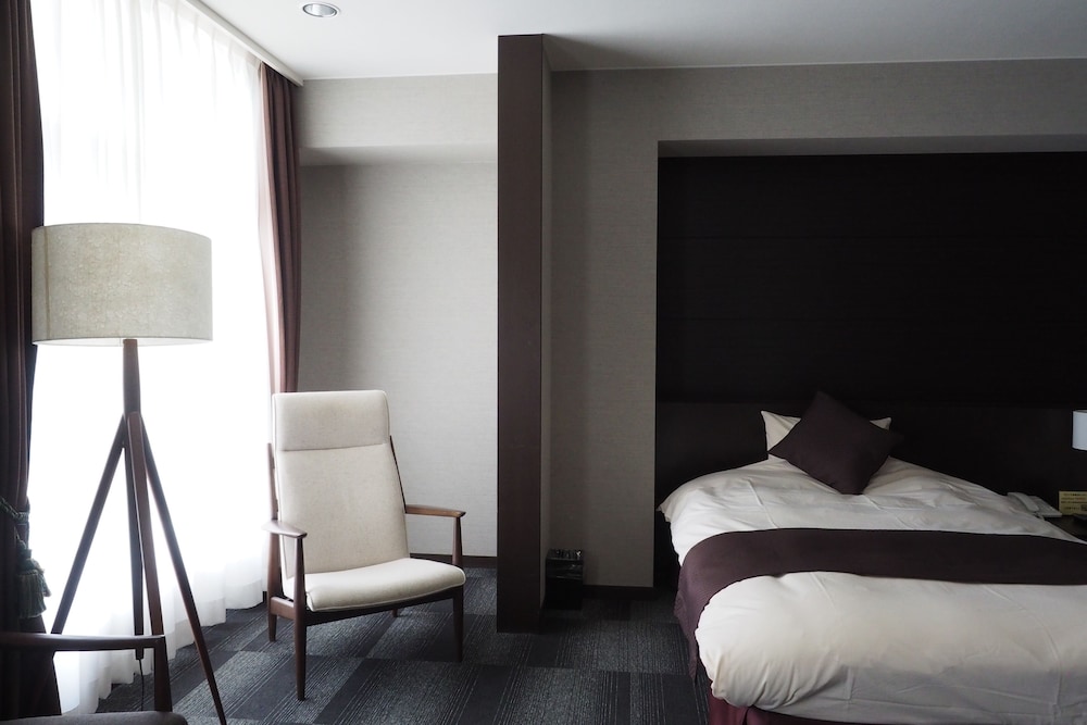 [本館] デラックスルーム / バス·トイレ付 / 禁煙 / WiFi接続可 客室1 | 国民宿舎小豆島