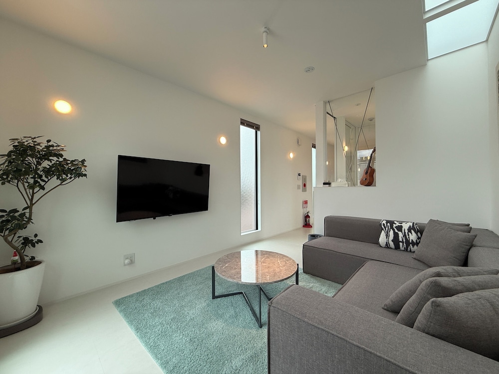 パノラミック タウンホーム バルコニー リゾートビュー リビング エリア0 | MitO ONOMICHI