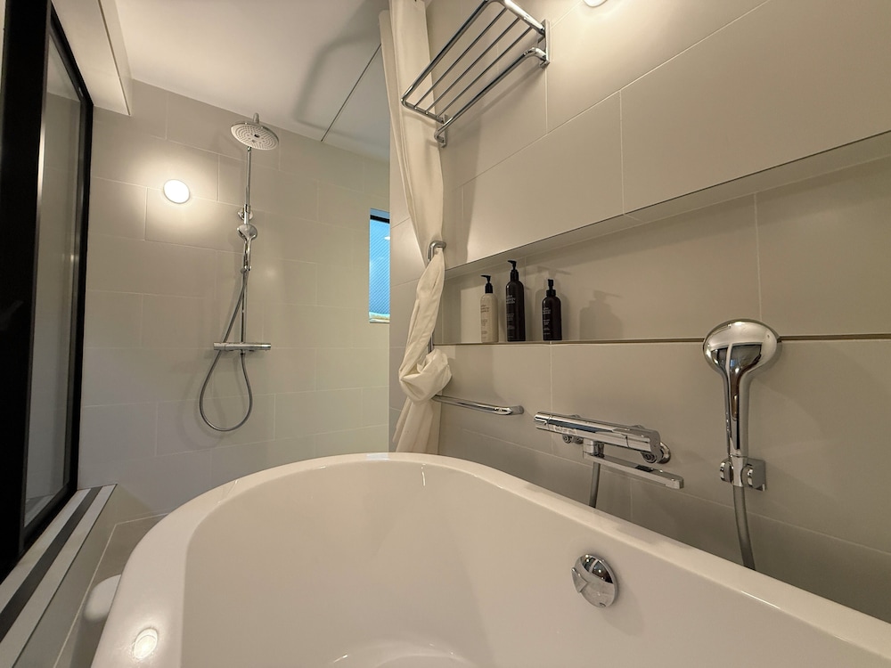 パノラミック タウンホーム バルコニー リゾートビュー バスルーム3 | MitO ONOMICHI