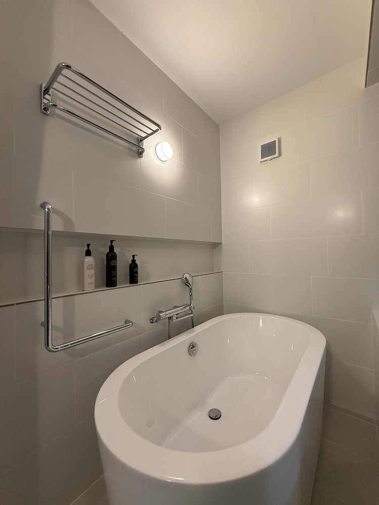 パノラミック タウンホーム バルコニー リゾートビュー バスルーム6 | MitO ONOMICHI