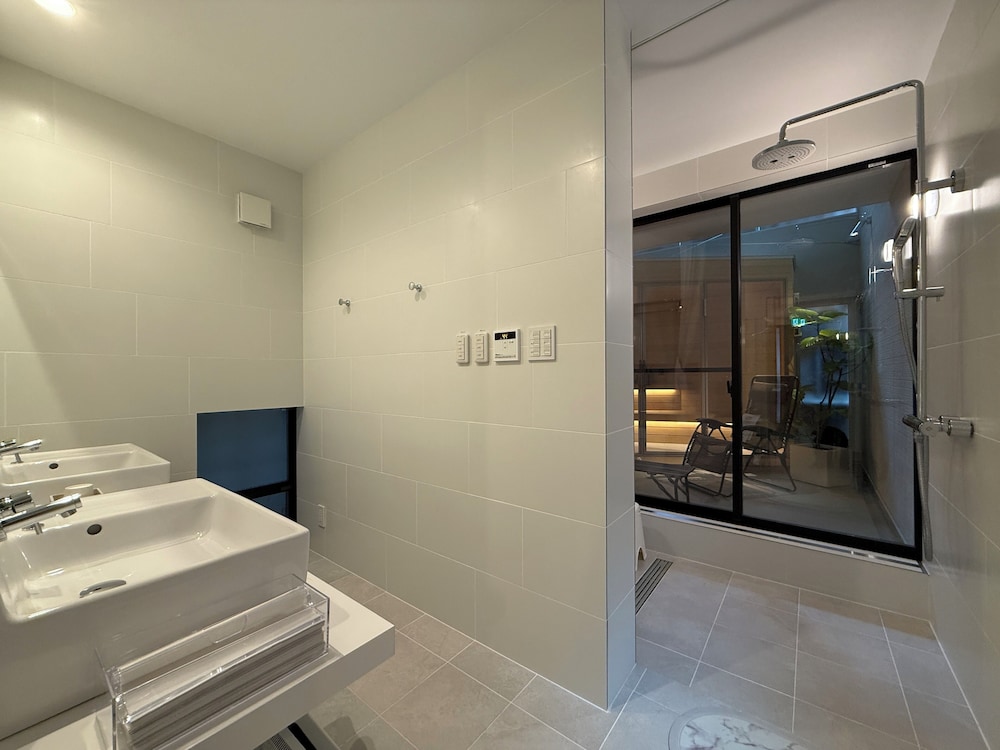 パノラミック タウンホーム バルコニー リゾートビュー バスルーム1 | MitO ONOMICHI