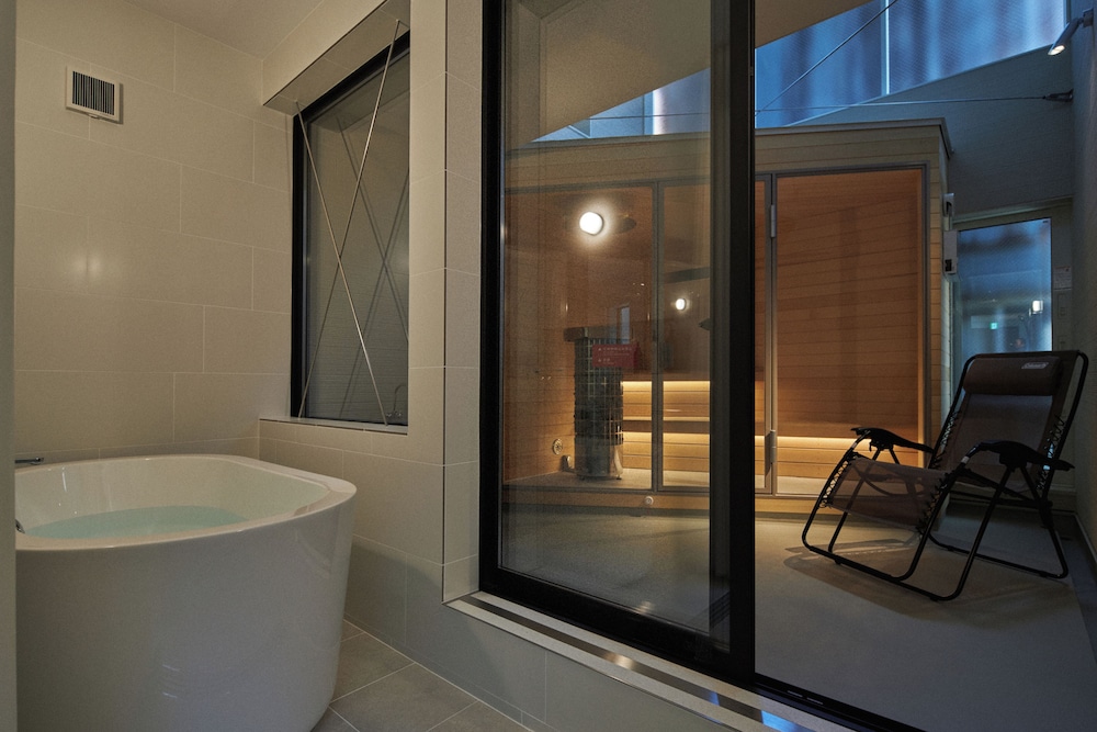 パノラミック タウンホーム バルコニー リゾートビュー バスルーム2 | MitO ONOMICHI