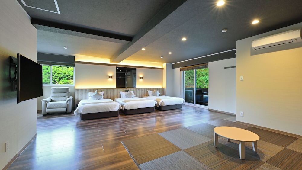 [和モダンスイート和洋室] 専用テラス＆露天風呂付　70平米 客室1 | リブマックスリゾート讃岐塩江温泉