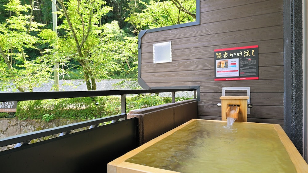 [和モダンJrスイート和洋室] 檜露天風呂付 マウンテン ビュー0 | リブマックスリゾート讃岐塩江温泉