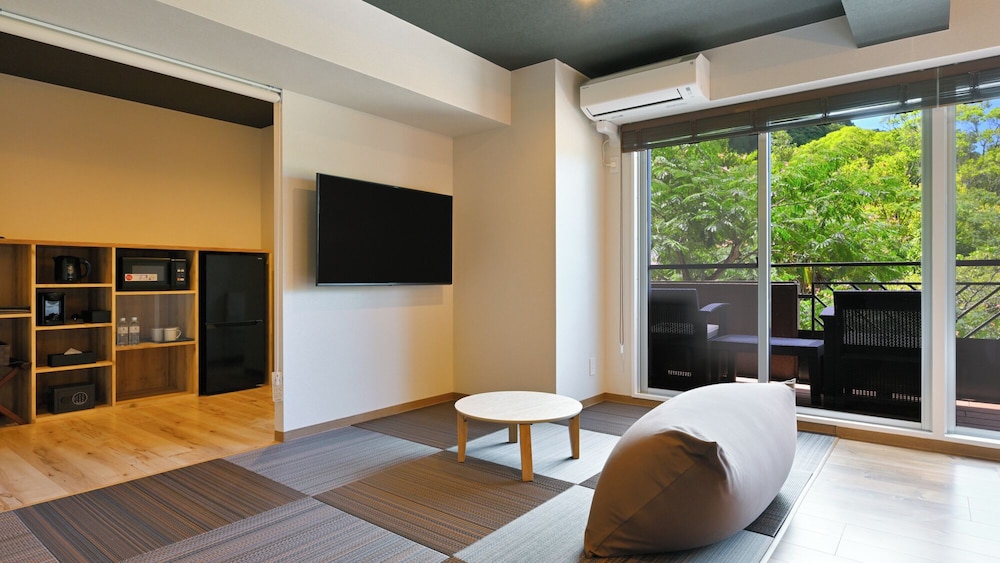 [和モダンスイート和洋室] 専用テラス＆露天風呂付　60平米 客室1 | リブマックスリゾート讃岐塩江温泉