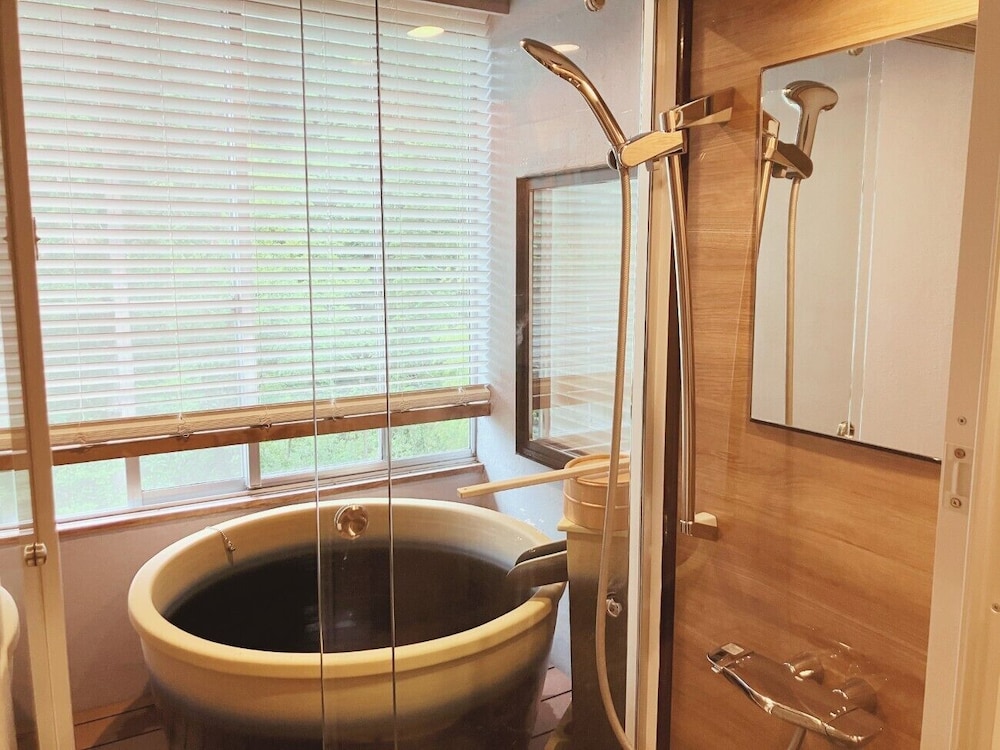 [洋モダンスーペリア和洋室] 半露天風呂付 バスルーム0 | リブマックスリゾート讃岐塩江温泉