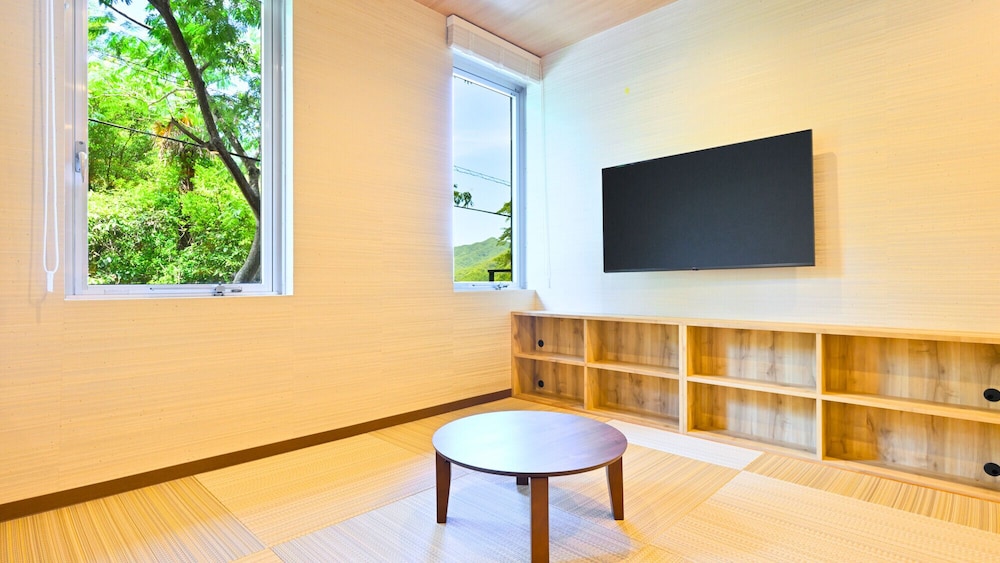 [和モダン和洋室] 半露天風呂付 客室1 | リブマックスリゾート讃岐塩江温泉