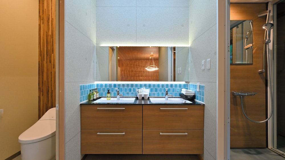 [洋モダンスーペリア和洋室] 半露天風呂付 バスルーム1 | リブマックスリゾート讃岐塩江温泉