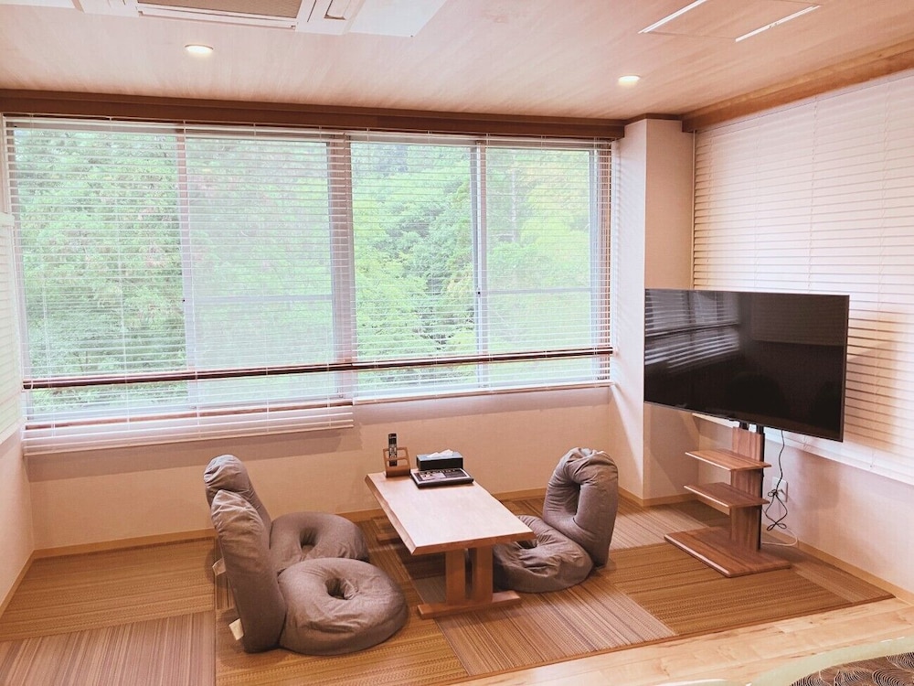 [洋モダンスーペリア和洋室] 半露天風呂付 客室2 | リブマックスリゾート讃岐塩江温泉