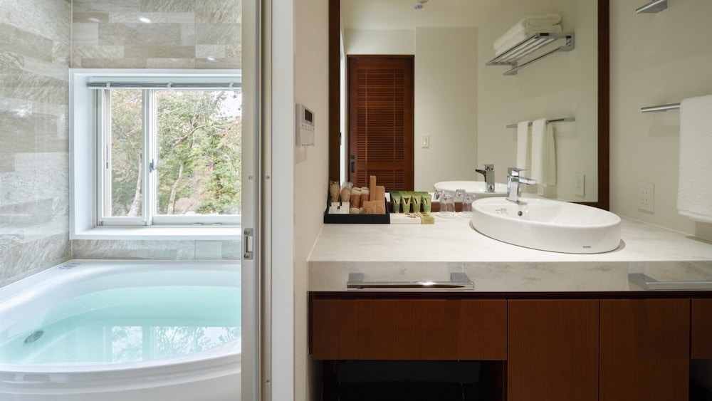 ラグジュアリー スイート 禁煙 バスルーム0 | ADVENTURES ISLAND KOYARUZAWA LODGE