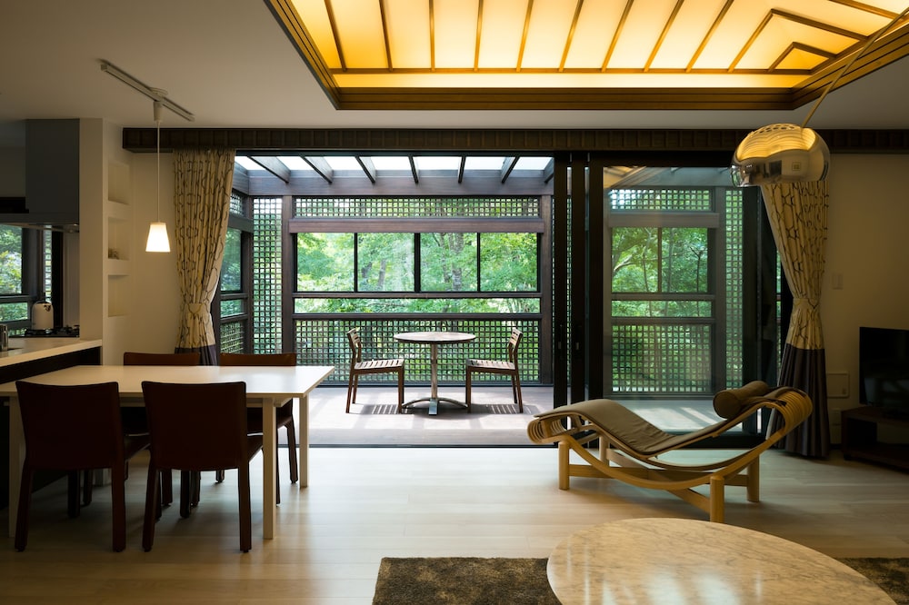 フェアウェイサイド デラックススイート 禁煙 | ADVENTURES ISLAND KOYARUZAWA LODGE