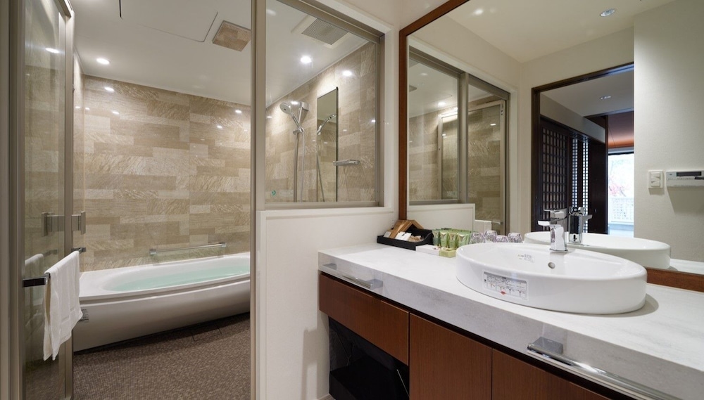 スーペリア ツインルーム 禁煙 バスルーム0 | ADVENTURES ISLAND KOYARUZAWA LODGE