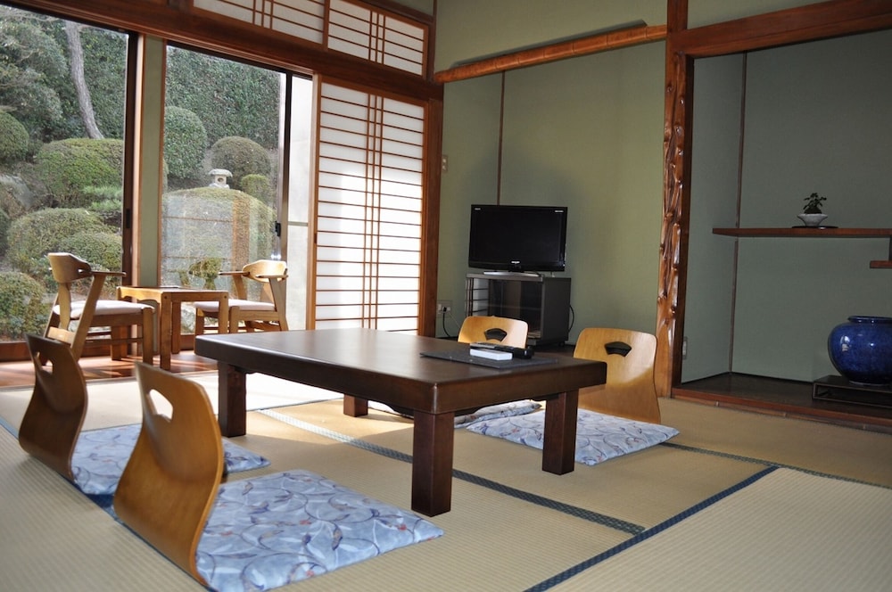 和室 4 人部屋 禁煙 ガーデンビュー | 尾道やすらぎの宿しーそー