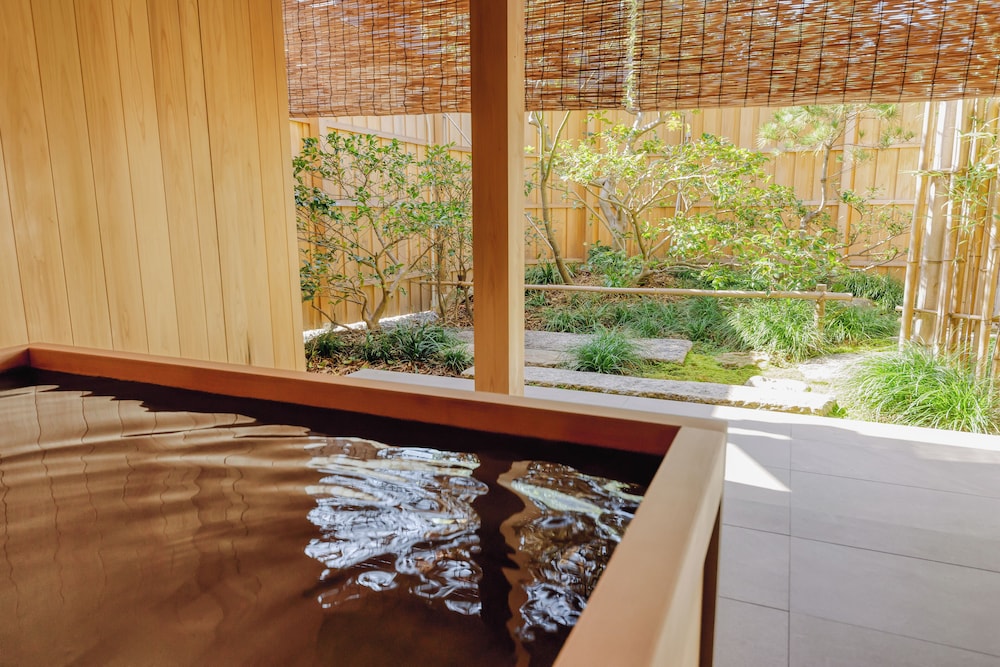 [NOMATSU] 　エグゼクティブ　4人部屋　ガーデンビュー　禁煙 (フロント施設から400m) バスルーム0 | NIPPONIA HOTEL 伊賀上野 城下町