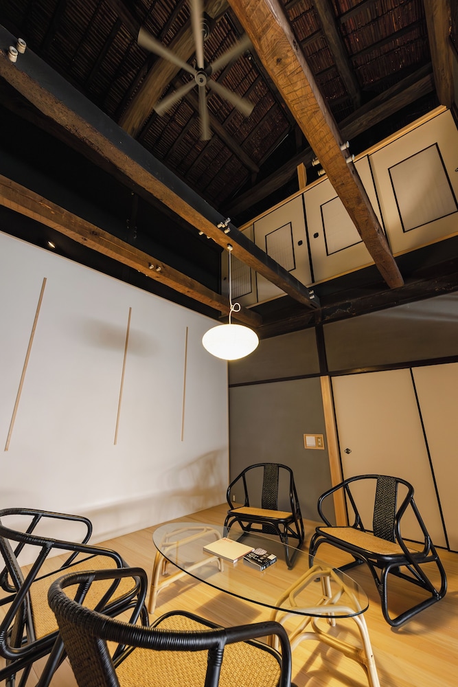 [NOMATSU] 　エグゼクティブ　4人部屋　ガーデンビュー　禁煙 (フロント施設から400m) リビング エリア0 | NIPPONIA HOTEL 伊賀上野 城下町