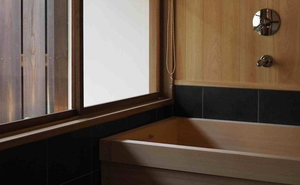 [MITAKE] デラックス ツインルーム ガーデンビュー 禁煙 (フロント施設から850m) バスルーム0 | NIPPONIA HOTEL 伊賀上野 城下町