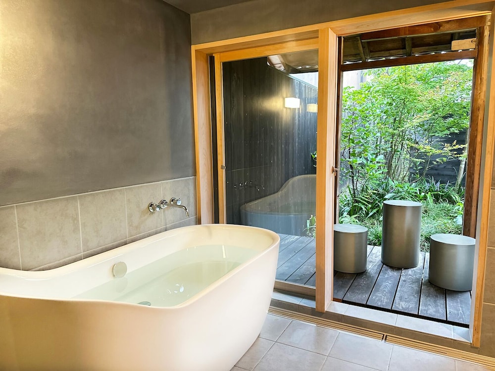 [KOURAI] ファミリー スイート ガーデンビュー 禁煙 (フロント施設から550m) バスルーム0 | NIPPONIA HOTEL 伊賀上野 城下町