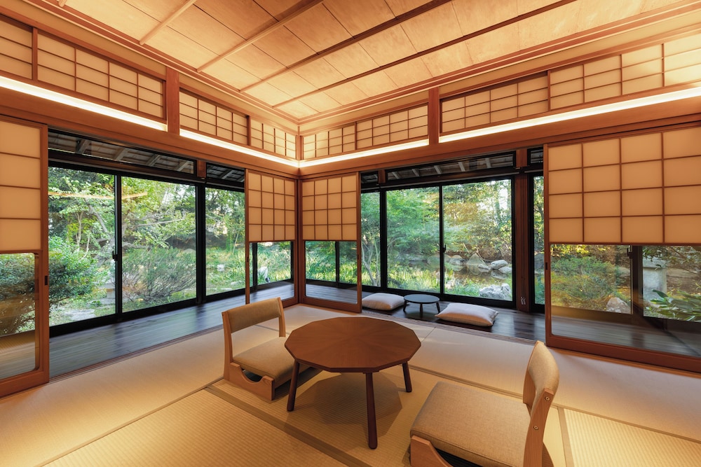 [NOZAKI] スイート　プライベート　ヴィラ　禁煙 (フロント施設から1400m) リビング エリア0 | NIPPONIA HOTEL 伊賀上野 城下町