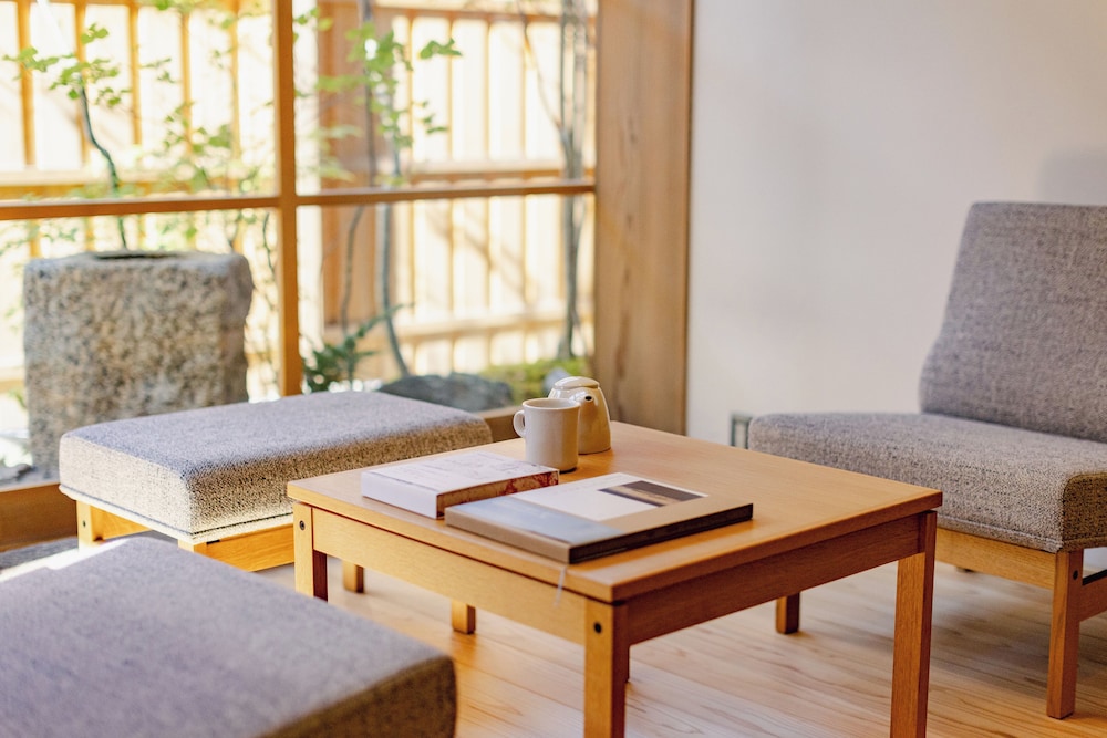 [NOMATSU] スーペリア　ツインルーム　ガーデンビュー　禁煙 (フロント施設から400m) リビング エリア1 | NIPPONIA HOTEL 伊賀上野 城下町