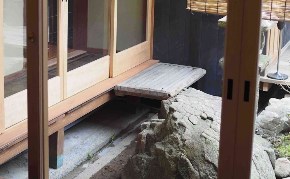 [MITAKE] エリート ツインルーム ガーデンビュー 禁煙 (フロント施設から850m) 客室6 | NIPPONIA HOTEL 伊賀上野 城下町