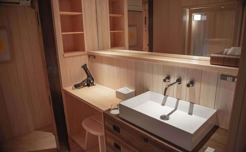 [KOURAI] ラグジュアリー ツインルーム ガーデンビュー 禁煙 (フロント施設から550m) バスルーム0 | NIPPONIA HOTEL 伊賀上野 城下町