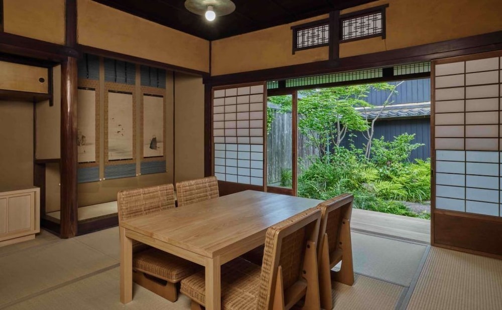 [KOURAI] ラグジュアリー ツインルーム ガーデンビュー 禁煙 (フロント施設から550m) 客室4 | NIPPONIA HOTEL 伊賀上野 城下町