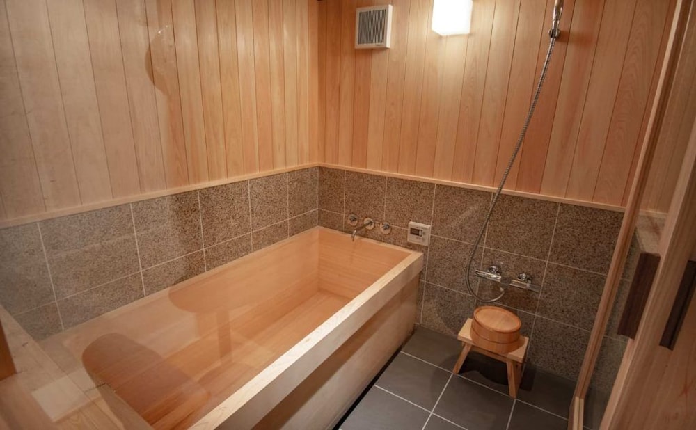 [KANMURI] スタンダード ツインルーム 禁煙 (フロント施設から0m) バスルーム0 | NIPPONIA HOTEL 伊賀上野 城下町