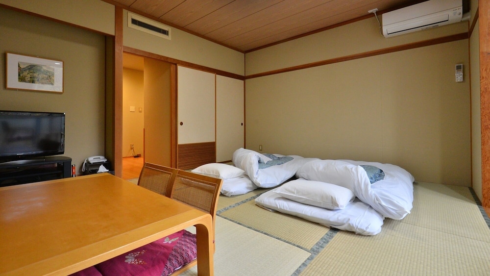 スタンダード ルーム 禁煙 客室2 | 信州穴沢温泉　松茸山荘