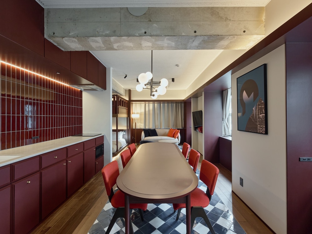 スタンダード スタジオスイート 客室内のダイニングエリア2 | illi Tex Aoyama