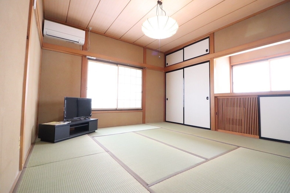 ベーシック ハウス パティオ 客室30 | デコピンハウス