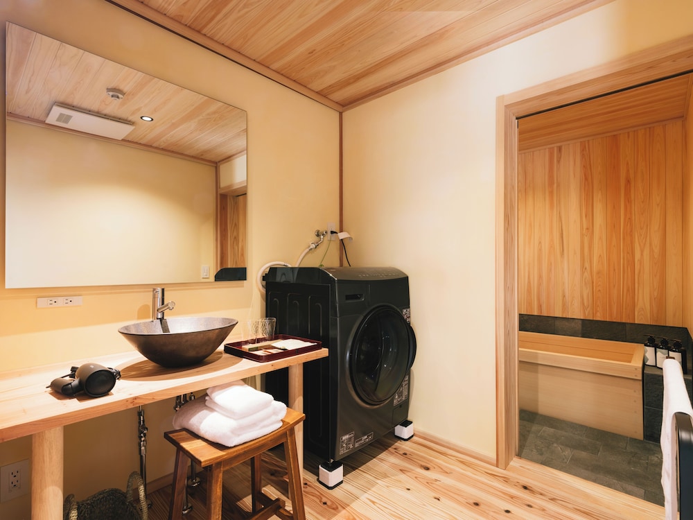 ファミリー ルーム バスルーム1 | RITA 雲南吉田