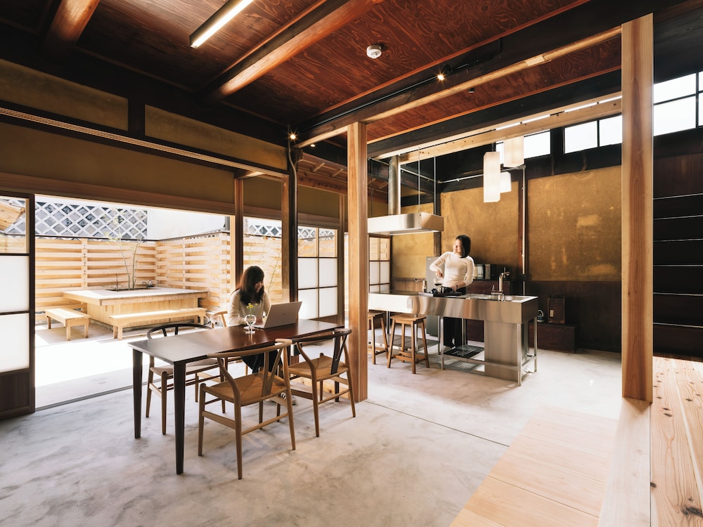 ファミリー ルーム リビング エリア1 | RITA 雲南吉田