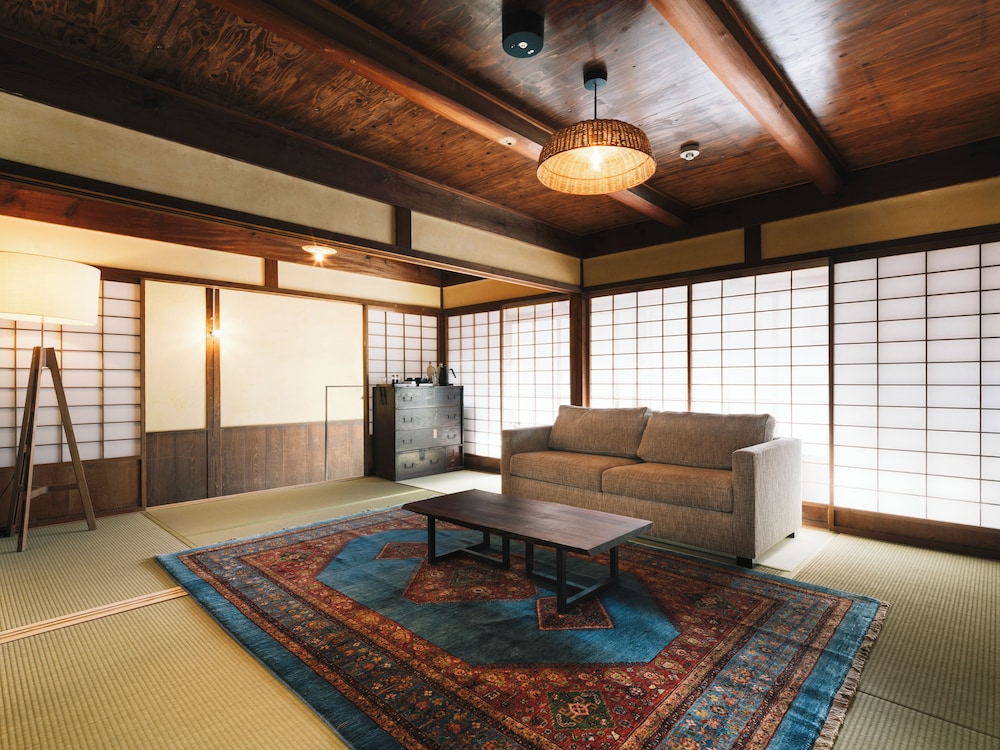 ラグジュアリー ルーム リビング エリア0 | RITA 雲南吉田