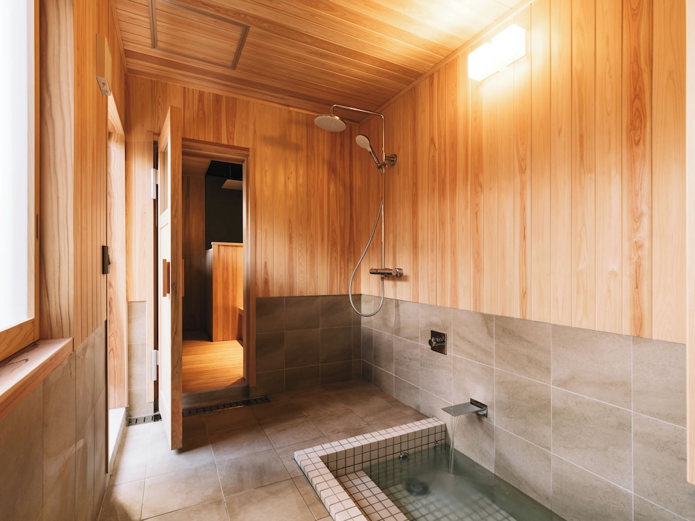 ラグジュアリー ルーム バスルーム1 | RITA 雲南吉田