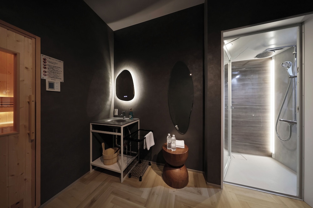 B棟_12名定員(プロジェクター&プール&天然温泉&サウナ) バスルーム3 | クリスタルヴィラ白浜パークサイド