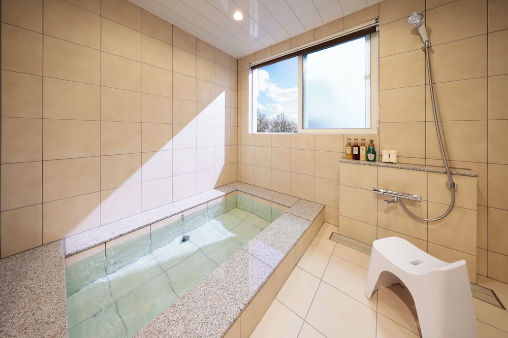 E棟_12名定員(プール&ジェットバス&天然温泉&サウナ) バスルーム0 | クリスタルヴィラ白浜パークサイド