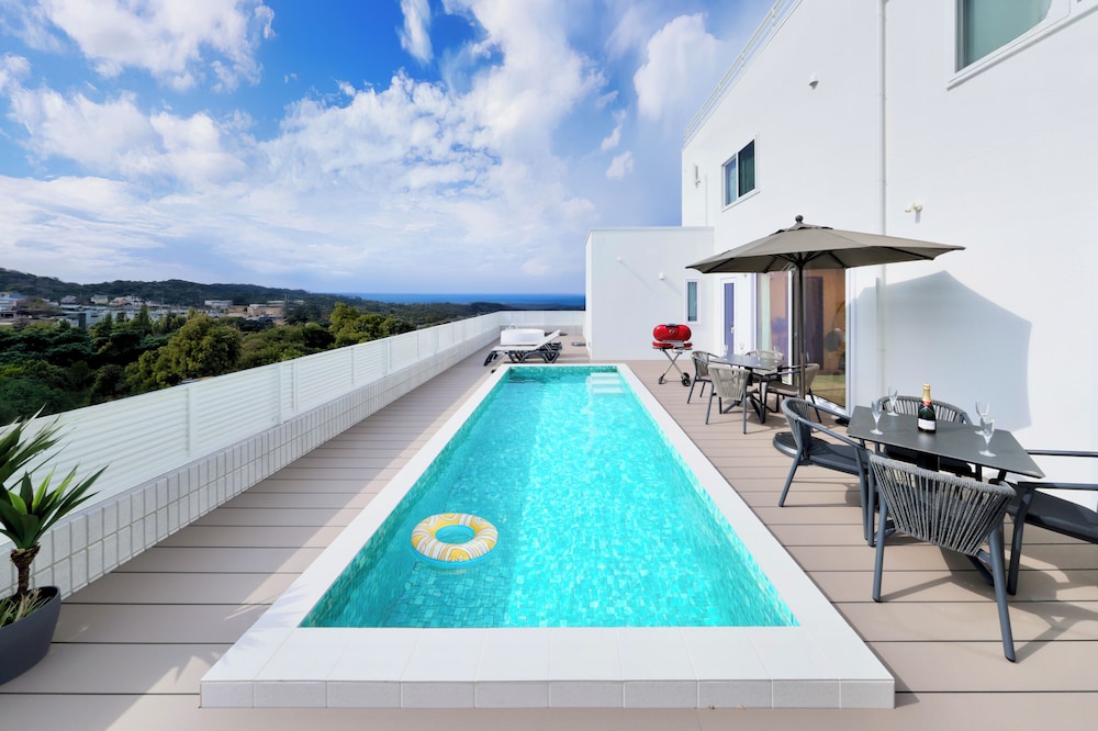 E棟_12名定員(プール&ジェットバス&天然温泉&サウナ) 客室6 | クリスタルヴィラ白浜パークサイド