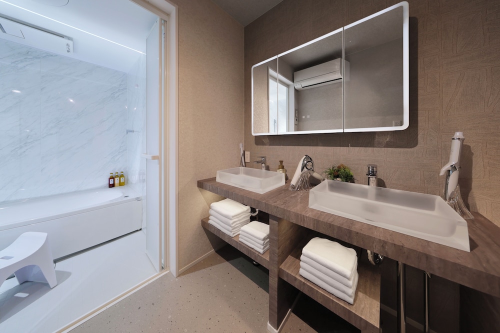 C棟 (2026/2/1~犬同伴可能部屋へ変更) バスルーム1 | クリスタルヴィラ白浜パークサイド