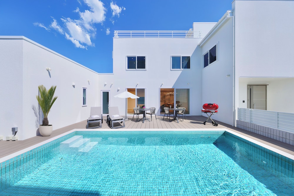 D棟_12名定員(プール&ジェットバス&天然温泉&サウナ) 客室0 | クリスタルヴィラ白浜パークサイド