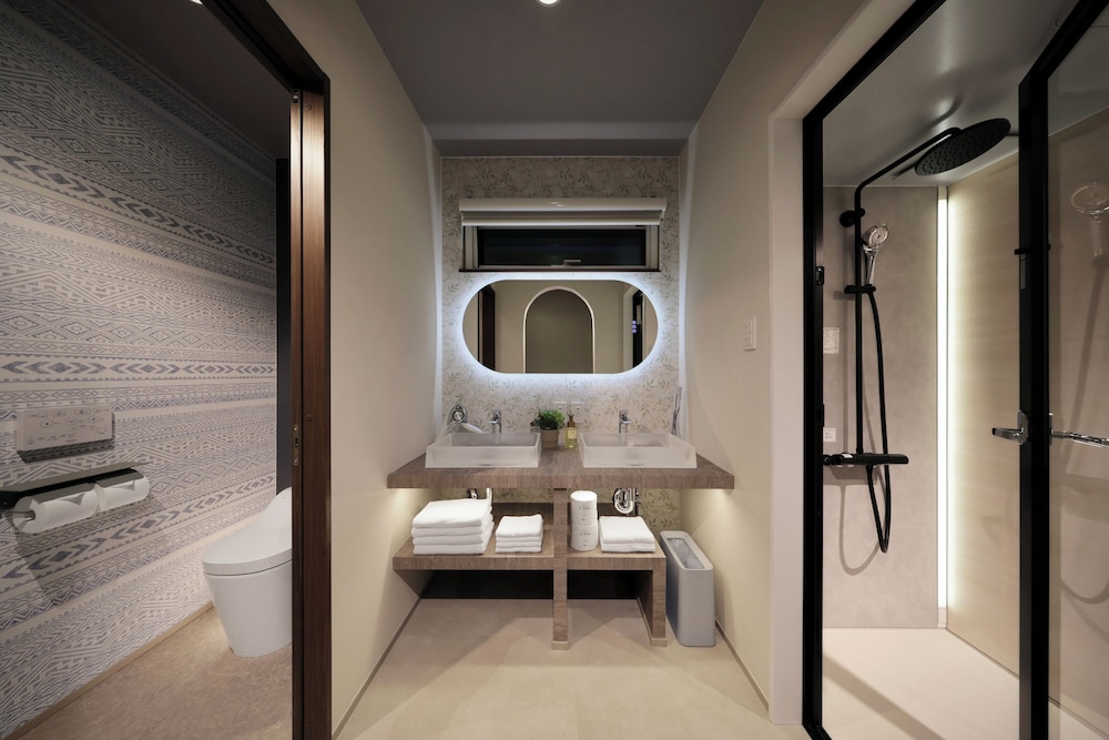 E棟_12名定員(プール&ジェットバス&天然温泉&サウナ) バスルーム1 | クリスタルヴィラ白浜パークサイド