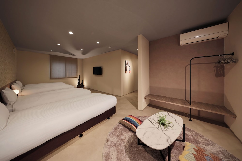 E棟_12名定員(プール&ジェットバス&天然温泉&サウナ) 客室2 | クリスタルヴィラ白浜パークサイド