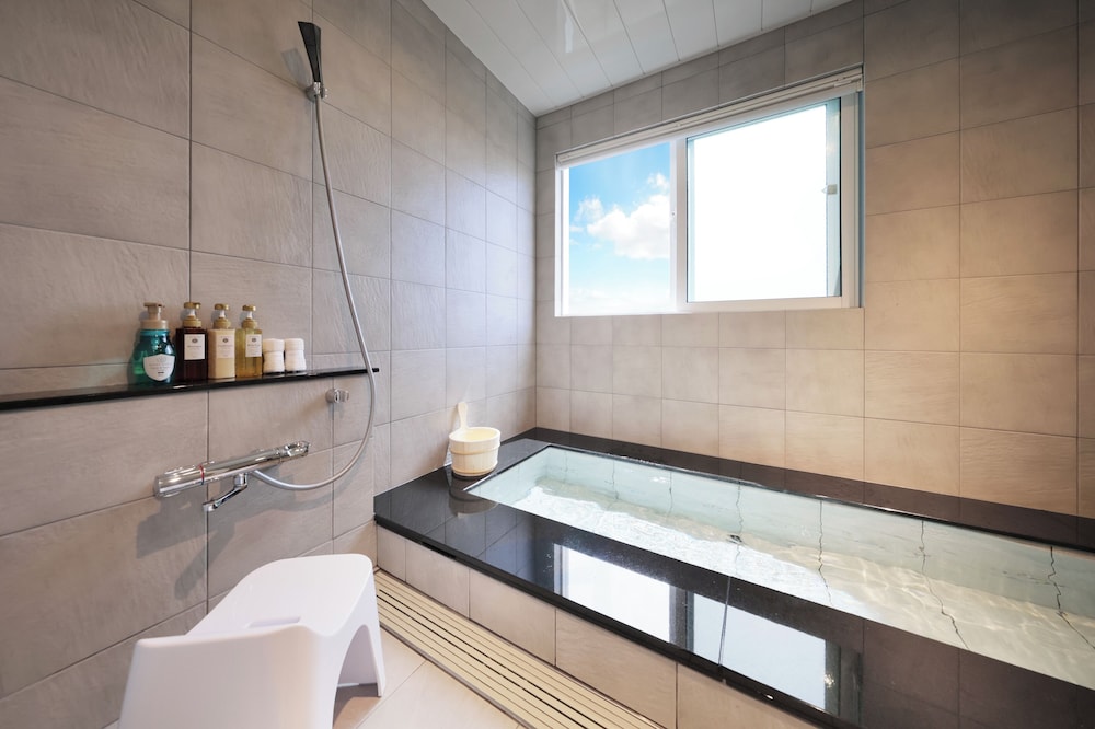 B棟_12名定員(プロジェクター&プール&天然温泉&サウナ) バスルーム0 | クリスタルヴィラ白浜パークサイド