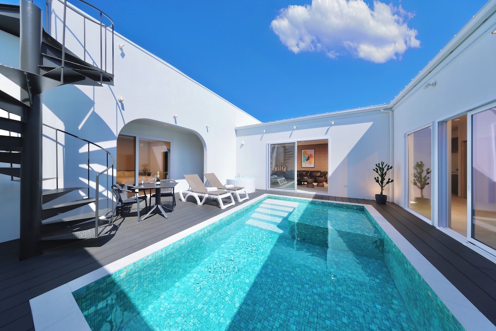 B棟_12名定員(プロジェクター&プール&天然温泉&サウナ) 客室1 | クリスタルヴィラ白浜パークサイド